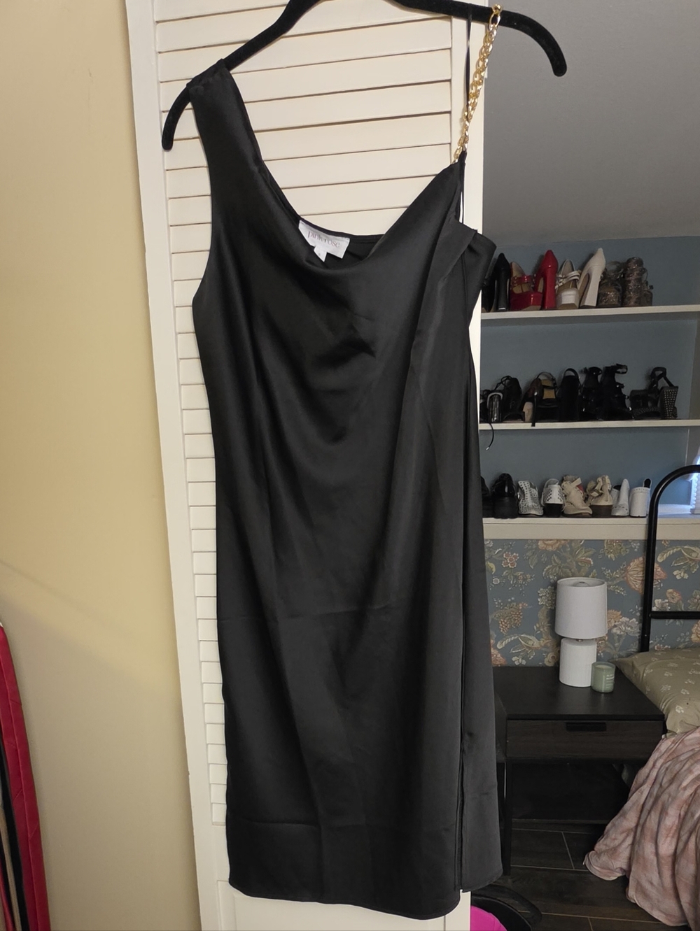 Pink Rose Black One-Shoulder Satin Dress with Chain Strap